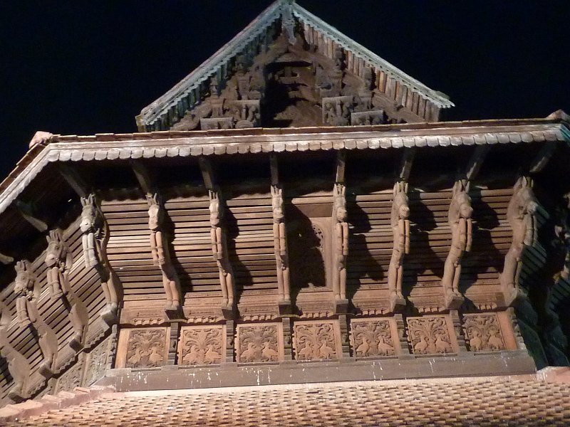 2011Jan06KuthiraMalikaSanjaySubramanyanSwathiSangeethotsavam2011 031.jpg - Kuthiramalika (Mansion of the  stallions - a few of the 122 ? on the South        side of the Puthen Malika) - the improvised stage is directly beneath this        part of the mansion